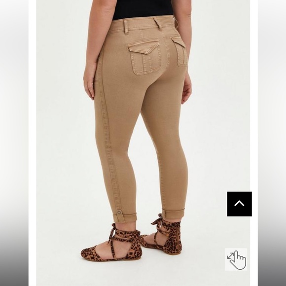 Torrid 26 khaki cropped mid rise pants - Picture 2 of 4